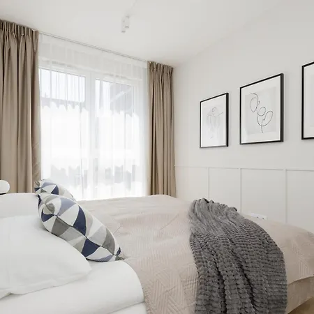 Luxurious In With Sauna And Gym By Renters Prestige Warschau